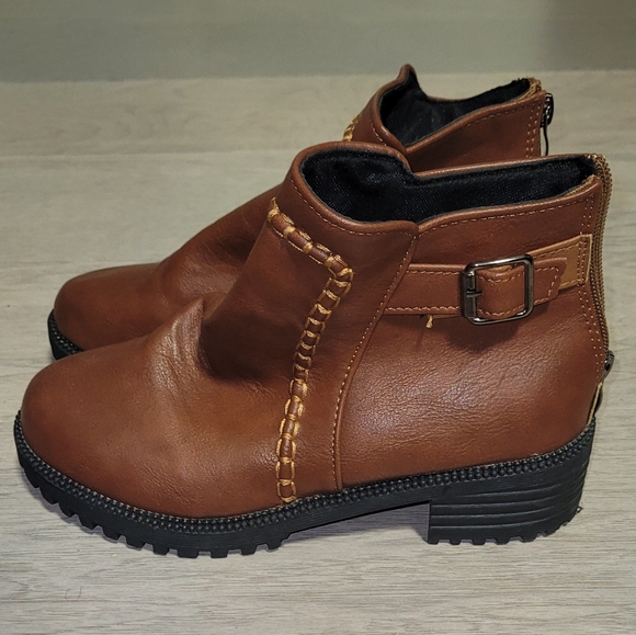 Boots - Picture 4 of 4